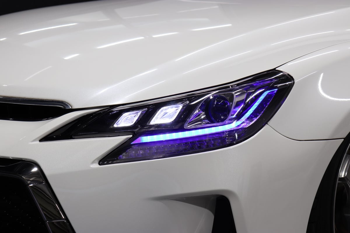 TOYOTA GRX130 マークX / 後期ルック3眼ヘッドライト オープニング