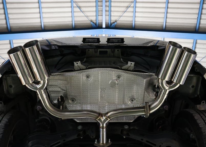 BRASH】トヨタ カローラスポーツ BRASH 4本出しマフラー シルバー