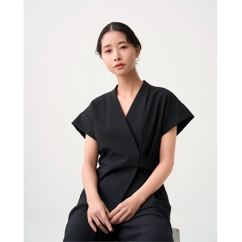 新品未使用 heau サロンウェア　制服　ブラック　Lサイズ Heau