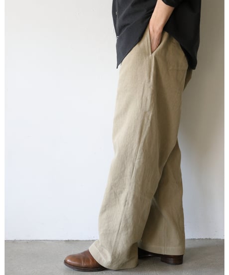 kläuse / Loose Fitting Tapered Trousers “Wide” <beige>