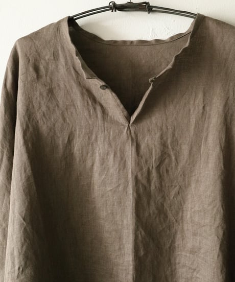 kläuse / C.S Wide Slit Neck Shirt <khaki brown>