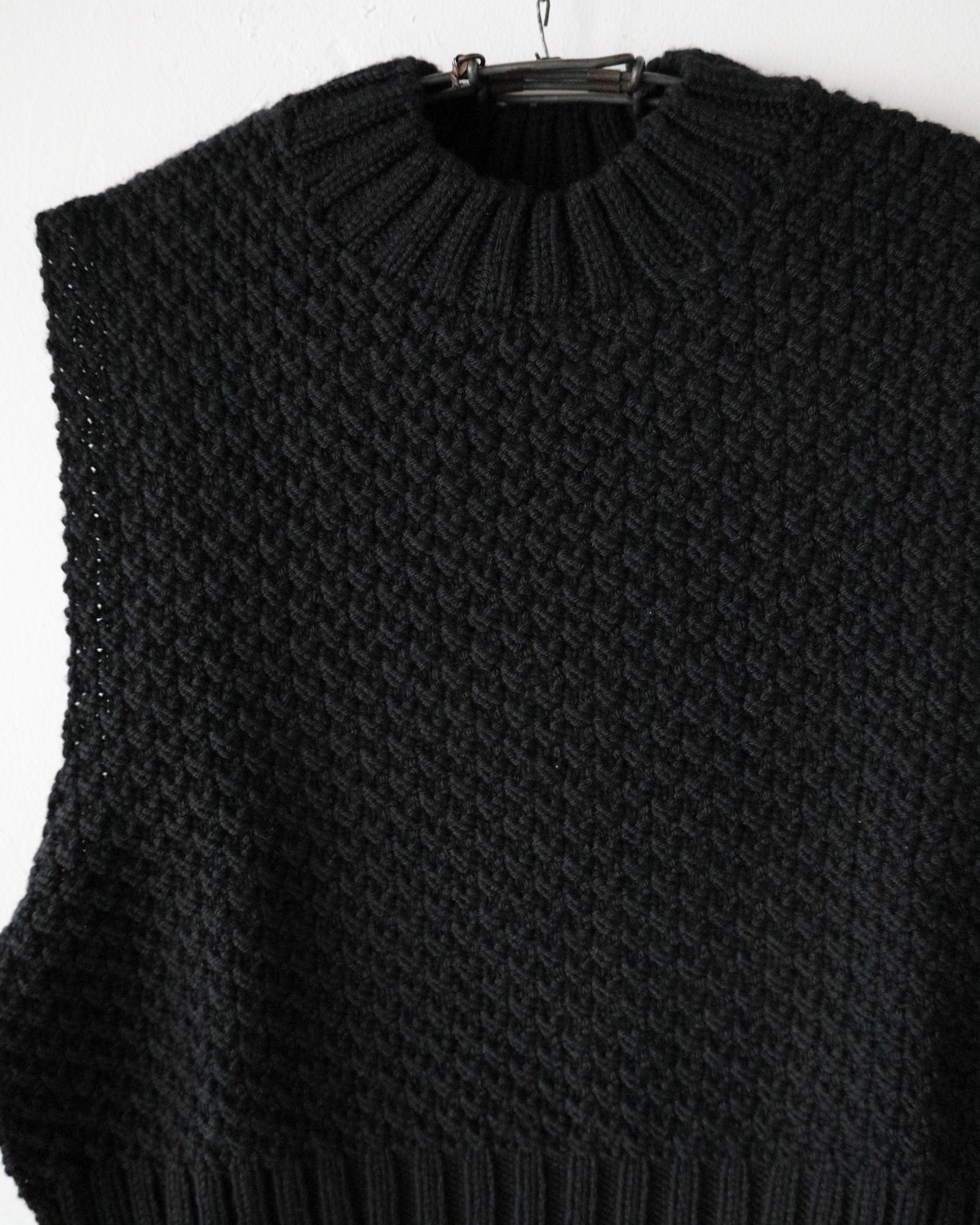 【 新品未使用 】 torici かのこベスト　ブラック TORICI / かのこベスト(hand knit) <dark gray> | AUTHOR