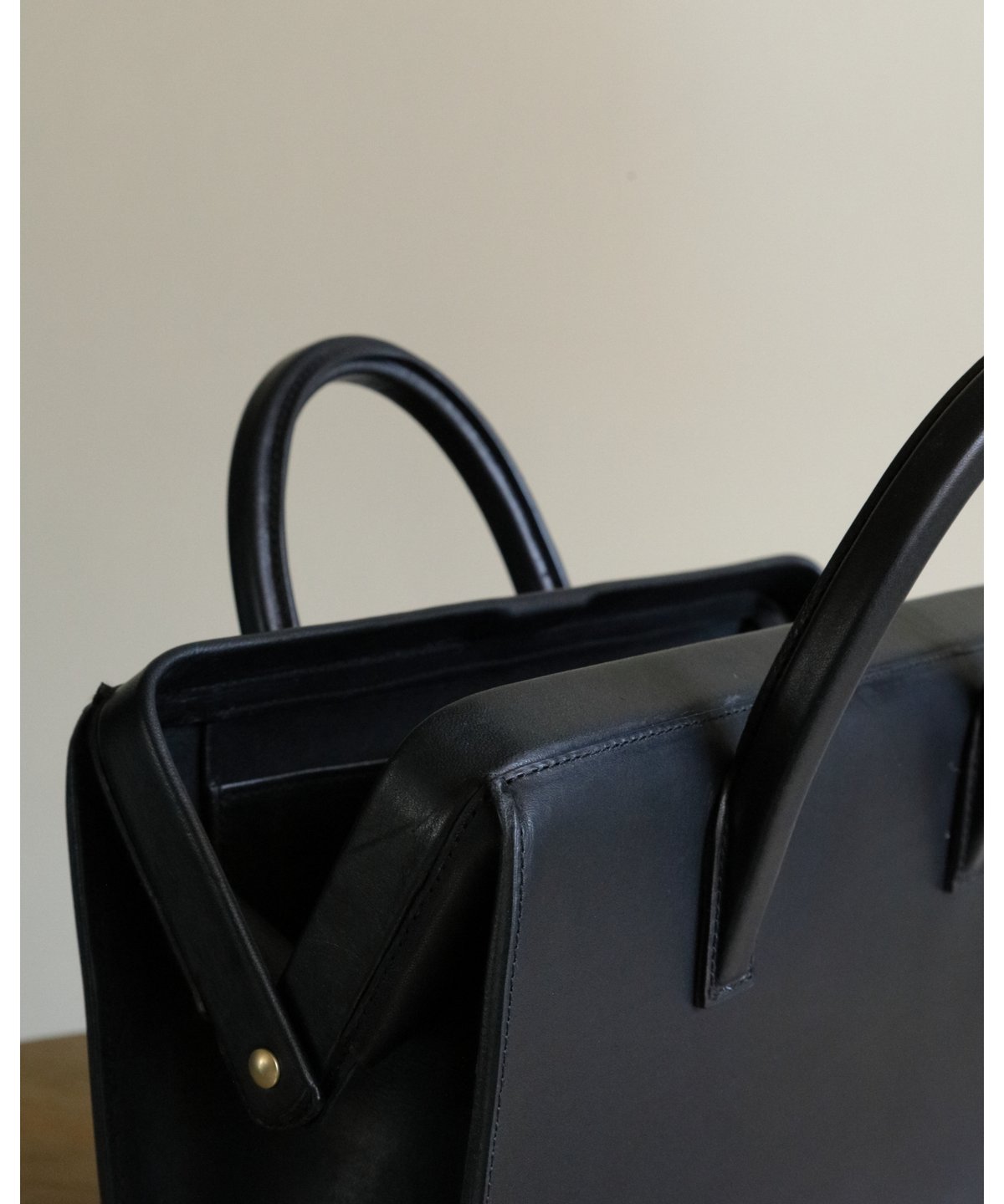 ヌ nu top frame bag Sサイズ 口枠鞄 ヌ / Top frame bag <black> | AUTHOR