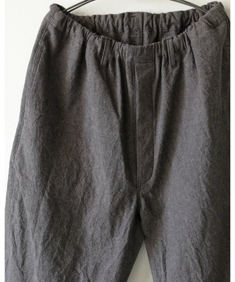 kläuse / Loose Fitting Tapered Trousers ‘Wide 2' < black chambray>