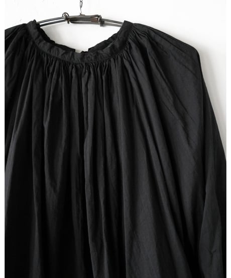 R&D.M.Co- / GARMENT DYE LAWN GATHER SMOCK <black>