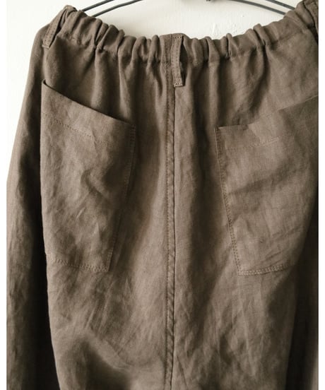 kläuse / Loose Fitting Tapered Trousers ‘Wide 2' < khaki >