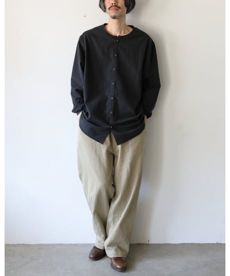 kläuse / Loose Fitting Tapered Trousers “Wide” <beige>