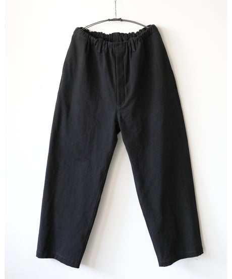 kläuse / Loose Fitting Tapered Trousers “Wide2” <black>