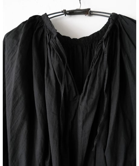R&D.M.Co- / GARMENT DYE LAWN GATHER SMOCK <black>