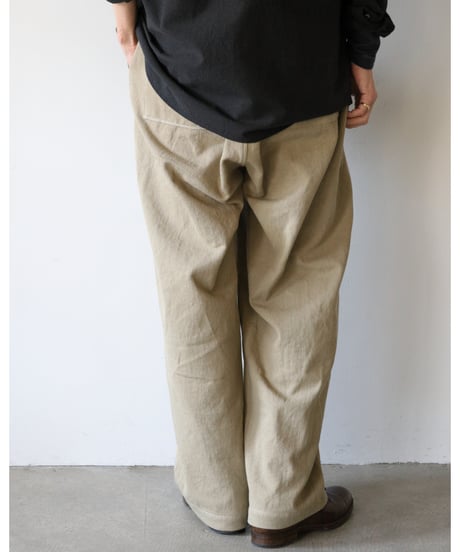 kläuse / Loose Fitting Tapered Trousers “Wide” <beige>