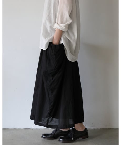 R&D.M.Co- / GARMENT DYE LAWN WRINKLE POCKET SKIRT <black>