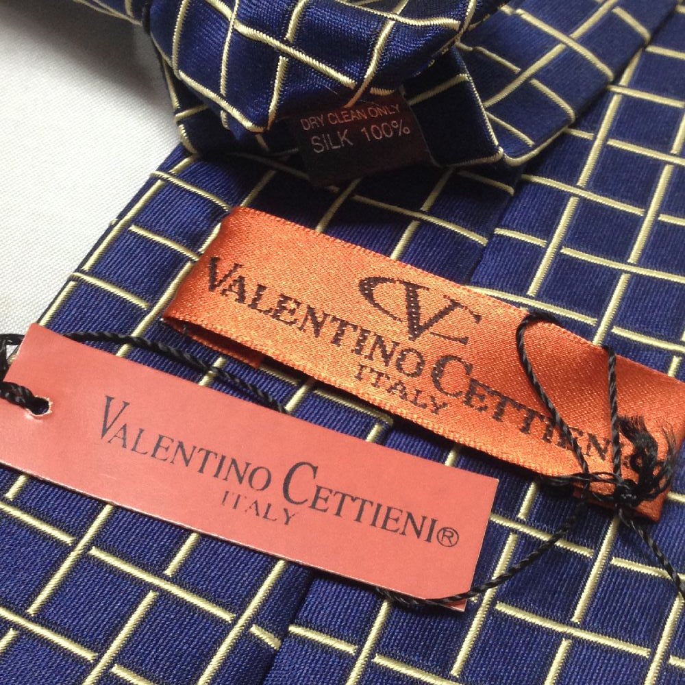 VALENTINO ヴァレンティノ 新品ネクタイ 伊製 44000円5スタッズ VALENTINO ヴァレンティノ 新品ネクタイ 伊製 44000円5スタッズ