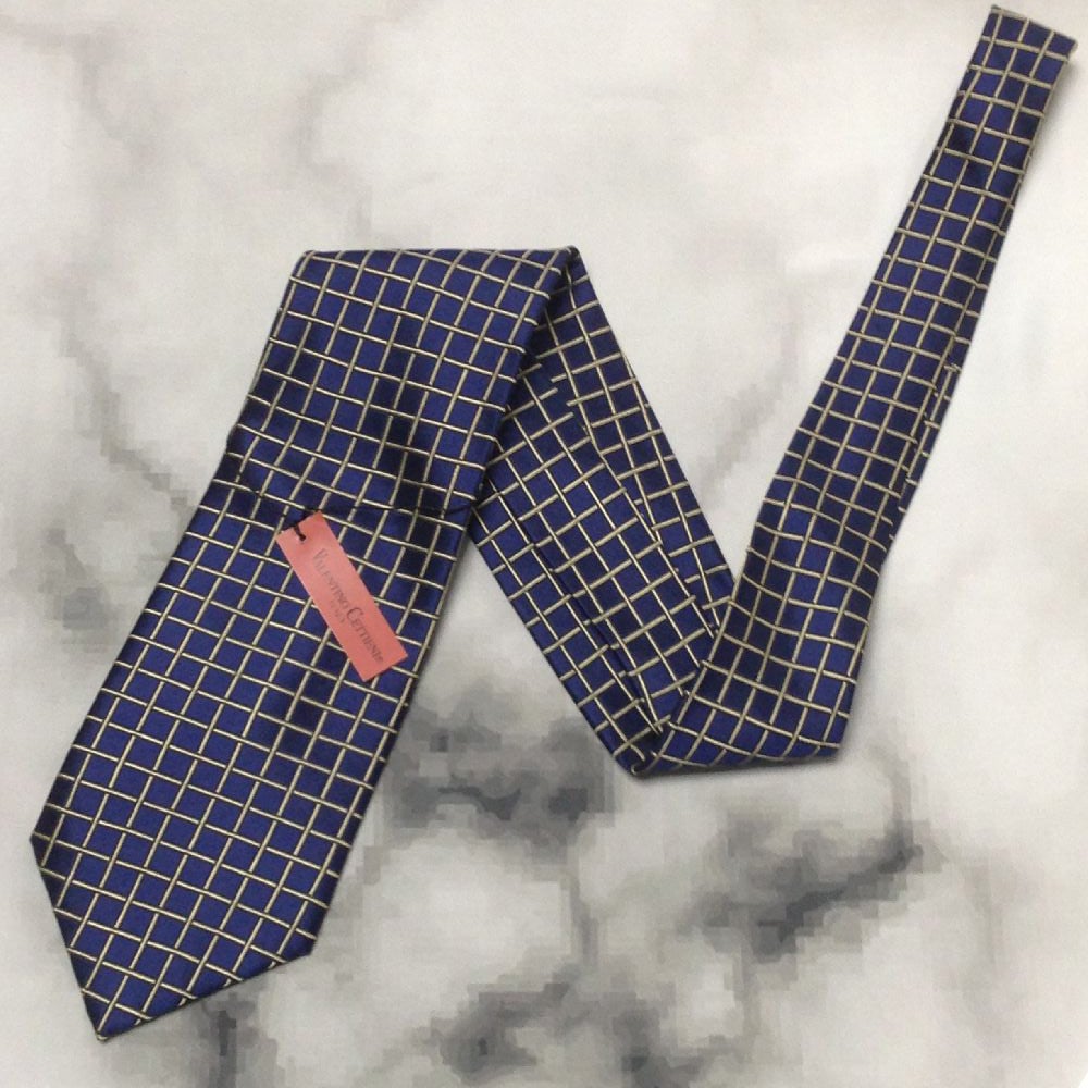 VALENTINO ヴァレンティノ 新品ネクタイ 伊製 44000円5スタッズ VALENTINO ヴァレンティノ 新品ネクタイ 伊製 44000円5スタッズ