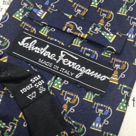 サルヴァトーレ フェラガモ Salvatore Ferragamo 微光沢 ネクタイ シルク100% 電話柄 パターン柄 ミックス O-007476