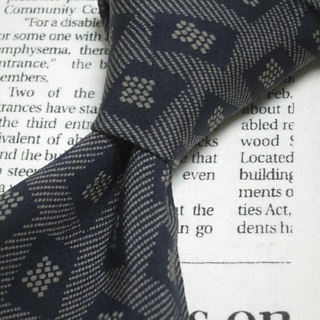 アルマーニ コレツィオーニ Armani Collezioni コレッツィオーニ 美品 ネクタイ イタリア製 シルク100% パターン柄 グレー系 H-005009