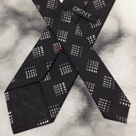 ダナ キャラン ダナキャランニューヨーク DKNY 美品 未使用品 微光沢 ネクタイ シルク100% 黒系 ブラック系 U-007927