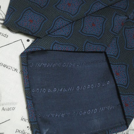 ジョルジオアルマーニ GIORGIO ARMANI 美品 ネクタイ イタリア製 シルク100% パターン柄 グレー系ベース J-005232
