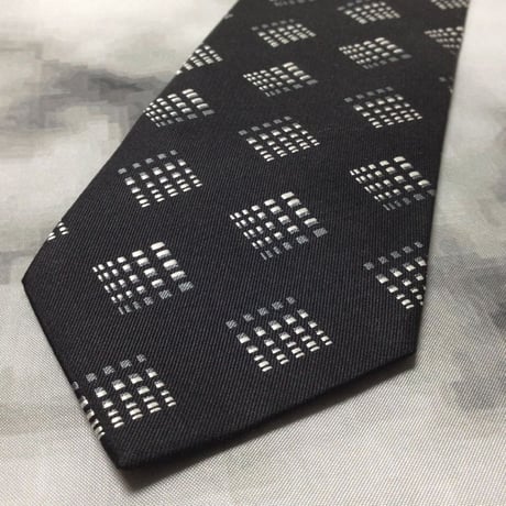 ダナ キャラン ダナキャランニューヨーク DKNY 美品 未使用品 微光沢 ネクタイ シルク100% 黒系 ブラック系 U-007927