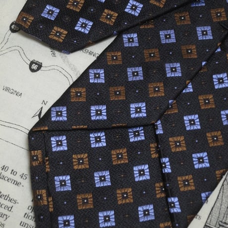 アイクベーハー IKE BEHAR 美品 未使用品 微光沢 ネクタイ シルク100% パターン柄 黒系ベース ブラック E-004682