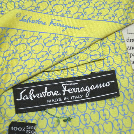 サルヴァトーレ フェラガモ Salvatore Ferragamo 微光沢 ネクタイ イタリア製 シルク100% りんご柄 フルーツ 果物 黄系 イエロー系 L-005409