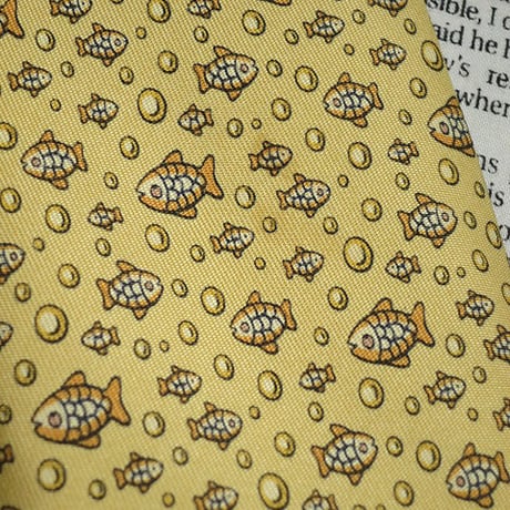 エルメス HERMES 微光沢 ネクタイ フランス製 シルク100% 魚柄 フィッシュ 動物 アニマル 黄系 イエロー系 J-005218