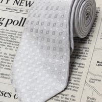 アクアスキュータム Aquascutum 微光沢 ネクタイ 日本製 シルク100% パターン柄 ライトグレー系 Z-006288