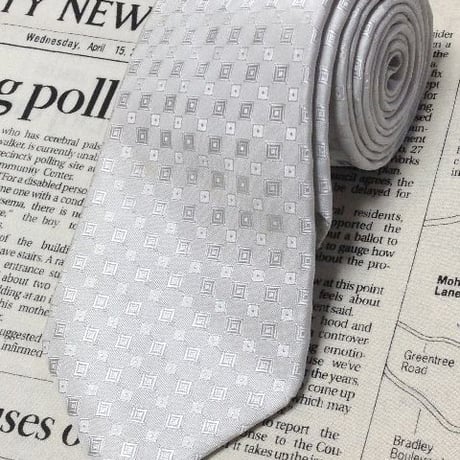 アクアスキュータム Aquascutum 微光沢 ネクタイ 日本製 シルク100% パターン柄 ライトグレー系 Z-006288
