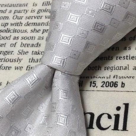アクアスキュータム Aquascutum 微光沢 ネクタイ 日本製 シルク100% パターン柄 ライトグレー系 Z-006288