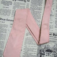 パーフェクトスーツファクトリー PSFA P.S.FA 良品 ネクタイ シルク100% ステッチ 裏地斜めストライプ柄 ピンク系 H-004971