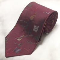 田屋 TAYA OVER TEN O 10 美品 微光沢 ネクタイ 日本製 シルク100% グラフ柄 ワインレッド系 赤系 V-009372