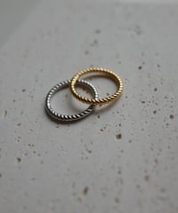 Twist Rhythm Ring