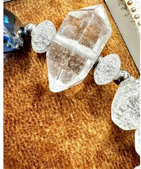 High Quality Blue Sapphire × High Quality Crackle Quartz