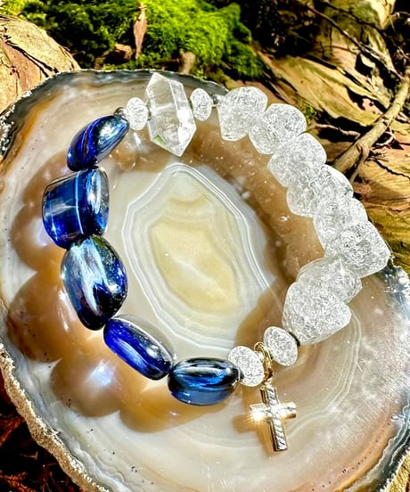 High Quality Blue Sapphire × High Quality Crackle Quartz