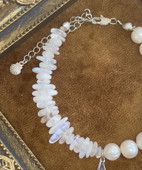 Freshwater pearl×moonstone bracelet（スワロフスキークリスタルチャーム付）