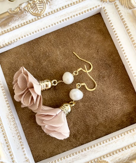 Flower× Freshwater pearl　ピアス（ベージュ）