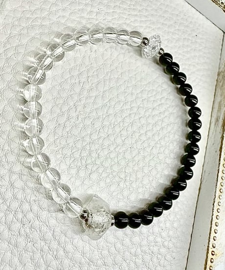 Diamond Quartz × Onyx × Crystal