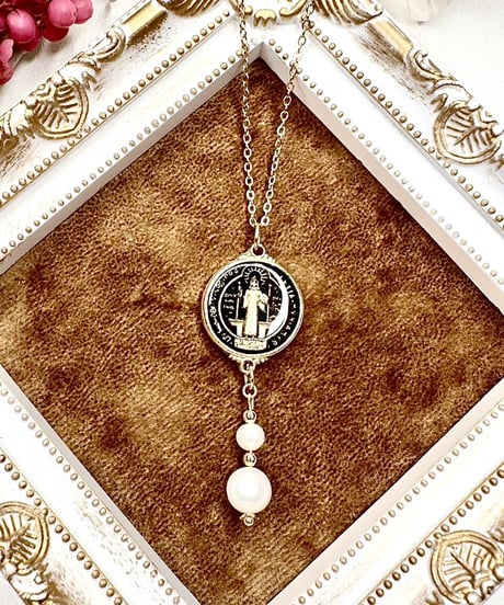 聖ベネディクトのメダイペンダント（大）Black &Pearl