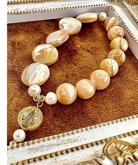 Mother Of Pearl × Mother Of Pearl