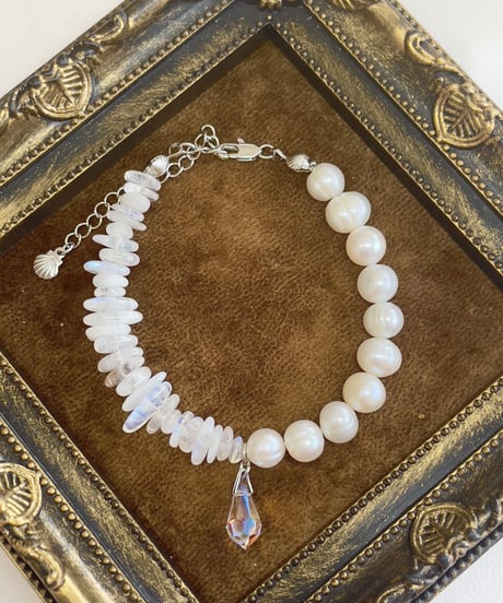 Freshwater pearl×moonstone bracelet（スワロフスキークリスタルチャーム付）