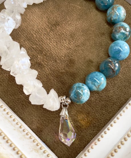 Apatite  ×  Crystal