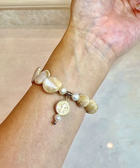 Mother Of Pearl × Mother Of Pearl