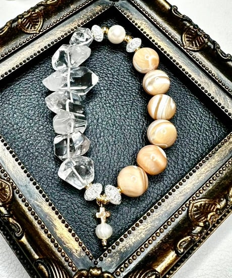 Mother Of Pearl × High Quality Quartz (数本限定）