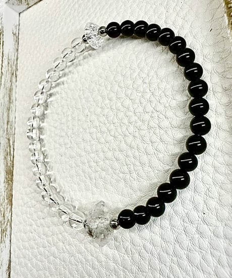 Diamond Quartz × Onyx × Crystal