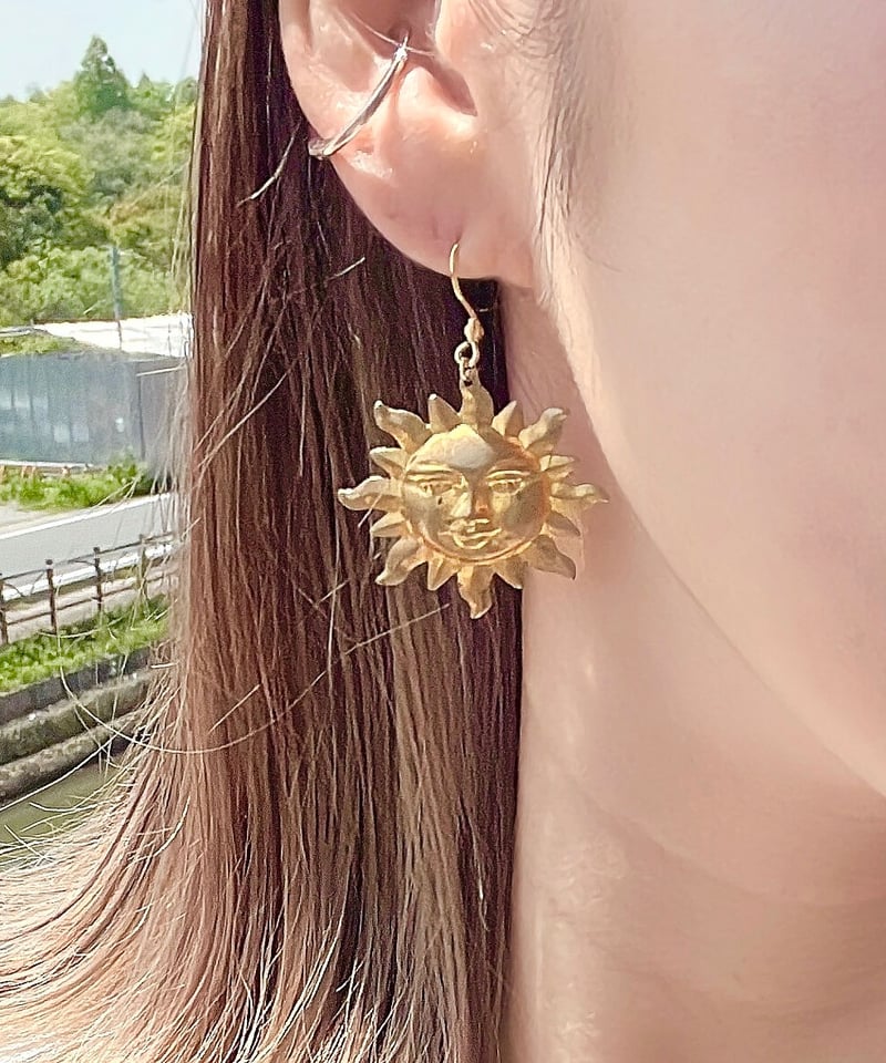 【ピアス】ランタン風デザイン 太陽モチーフ 朝日 夕焼け 太陽モチーフピアス | UNITY