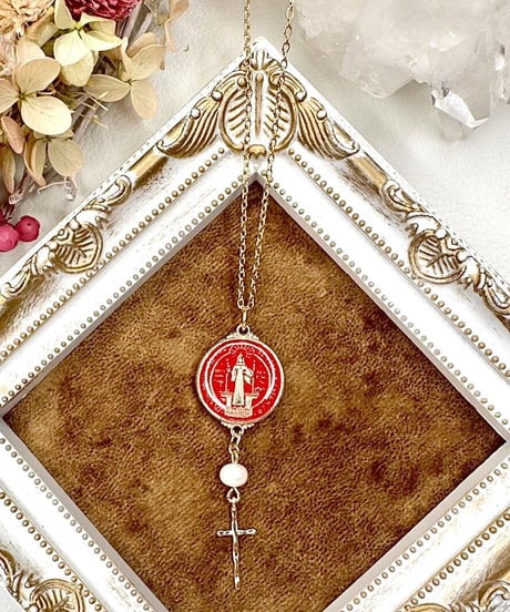 聖ベネディクトのメダイペンダント（大）Red & Pearl & Cross