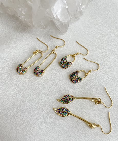 reef motif ピアス