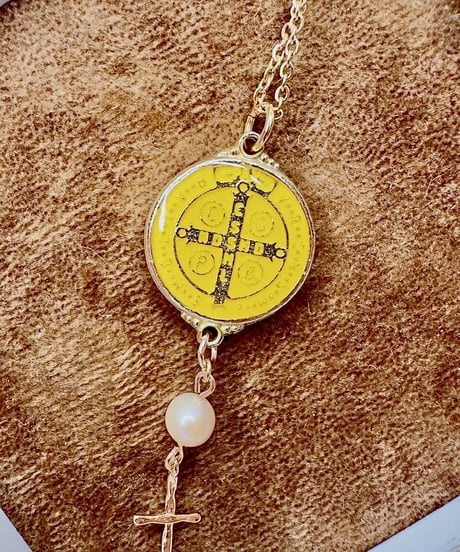 聖ベネディクトのメダイペンダント（大）Yellow & Pearl & Cross