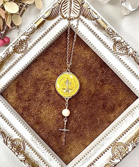 聖ベネディクトのメダイペンダント（大）Yellow & Pearl & Cross