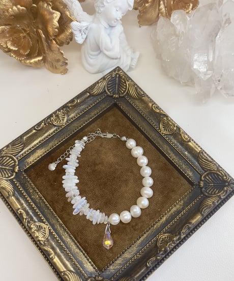 Freshwater pearl×moonstone bracelet（スワロフスキークリスタルチャーム付）