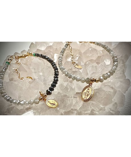 White Diamond × Black Diamond Faceted Round Gemstone